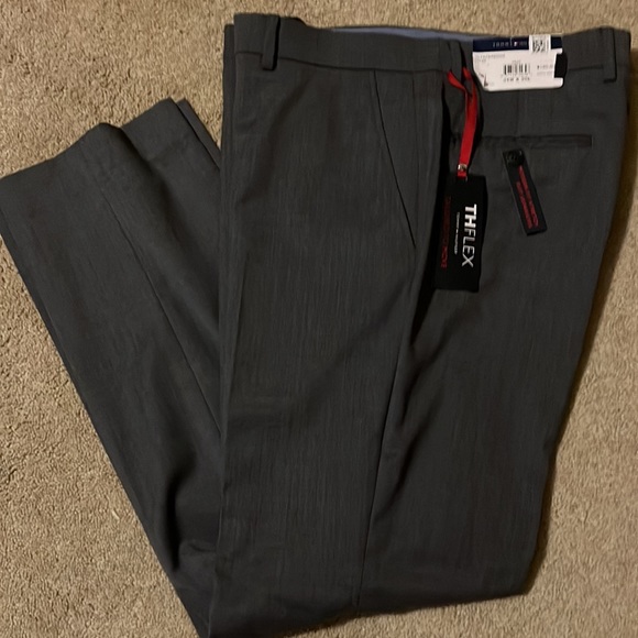 Brand New: Tommy Hilfiger Suit (jacket 40L & pants 34x30)… - Picture 4 of 5